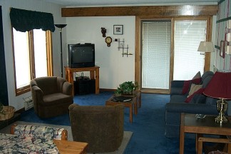 livingdining.post.2.jpg (23648 bytes)
