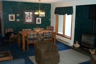 livingdining.post.3.jpg (23080 bytes)