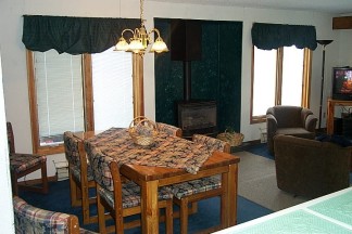 livingdining.post.4.jpg (25319 bytes)
