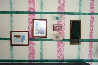 pladwall.post.2.jpg (21725 bytes)